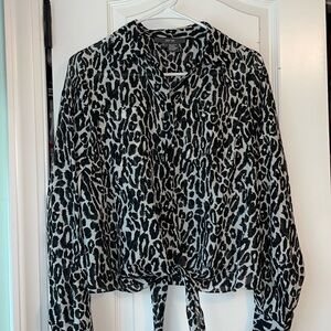 Per Se women’s US size 4 Leopard Print Button Downshirt black and white